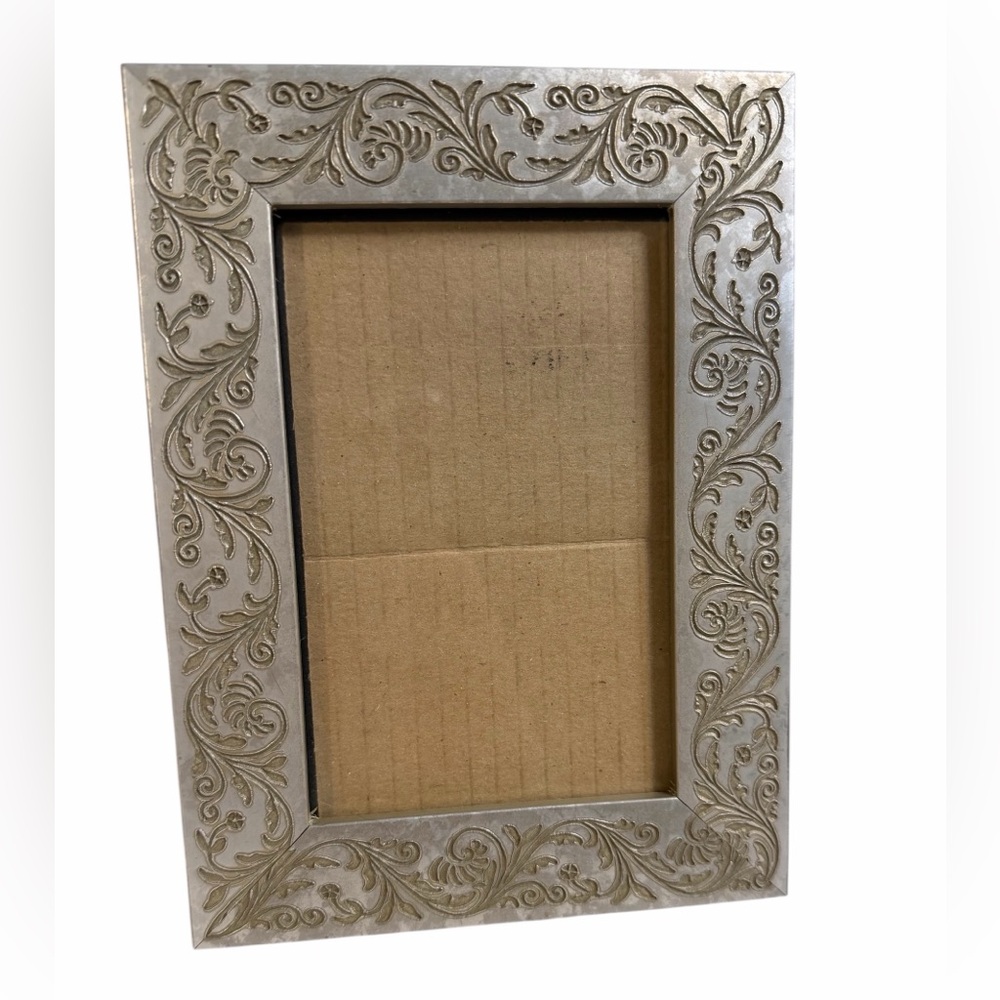 Elegant Silver Ornate Tabletop Picture Frame